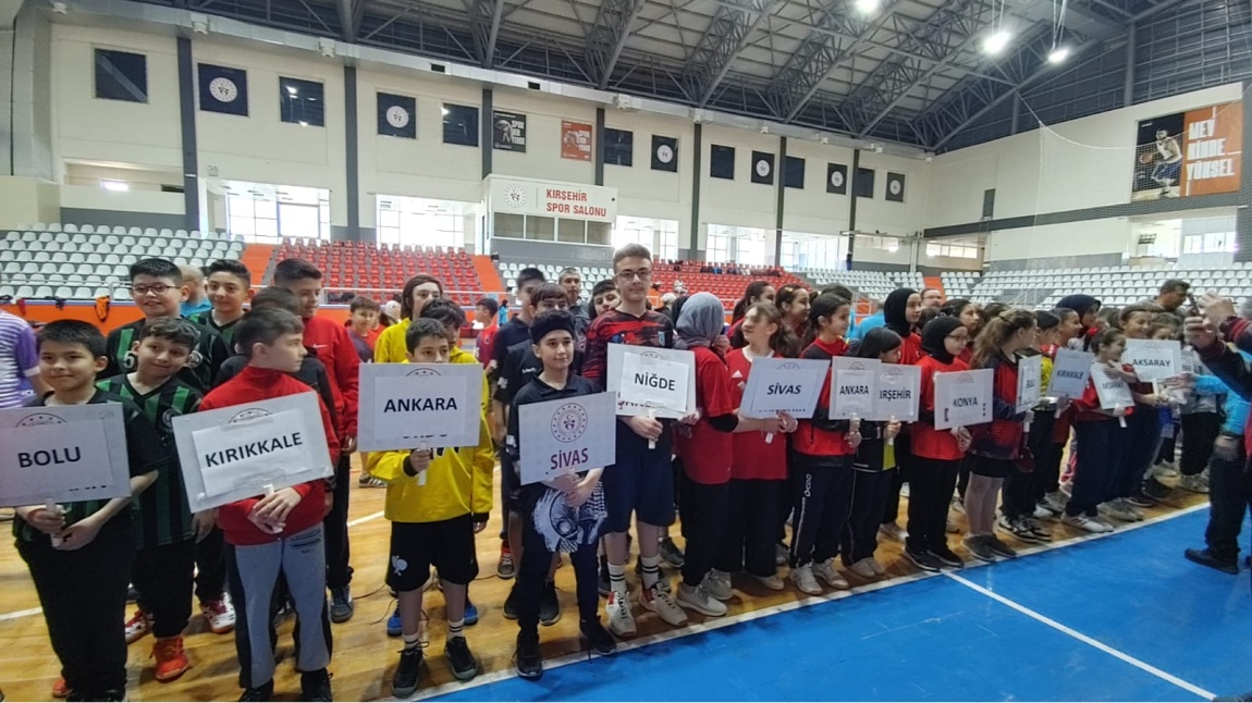 KÜÇÜK ERKEKLER MASA TENİSİ TAKIMIMIZ KIRŞEHİR'DE İLİMİZİ TEMSİL ETTİ